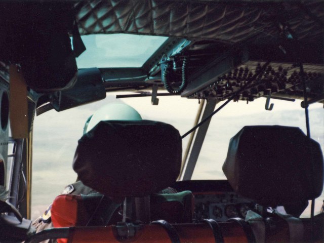 кабина UH-1F Huey.jpg